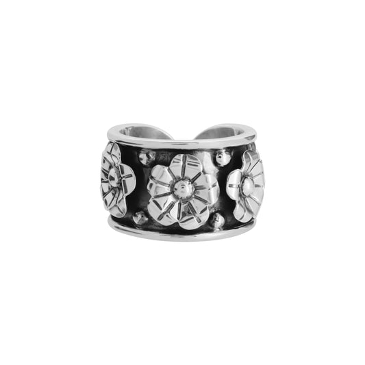 Anillo ajustable de flores con terminado vintage en plata