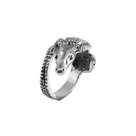 Anillo diseño de cocodrilo con terminado vintage en plata de ley