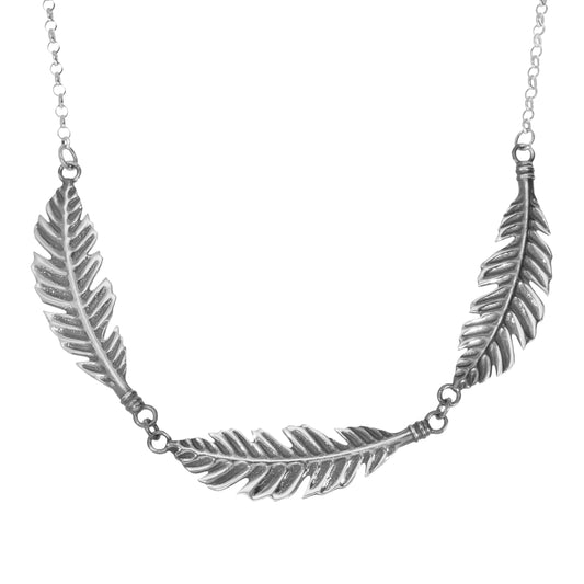 Collar tres hojas en plata de ley