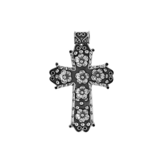 Dije cruz floreada con terminado vintage en plata