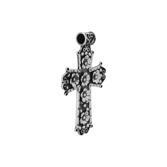 Dije cruz floreada con terminado vintage en plata