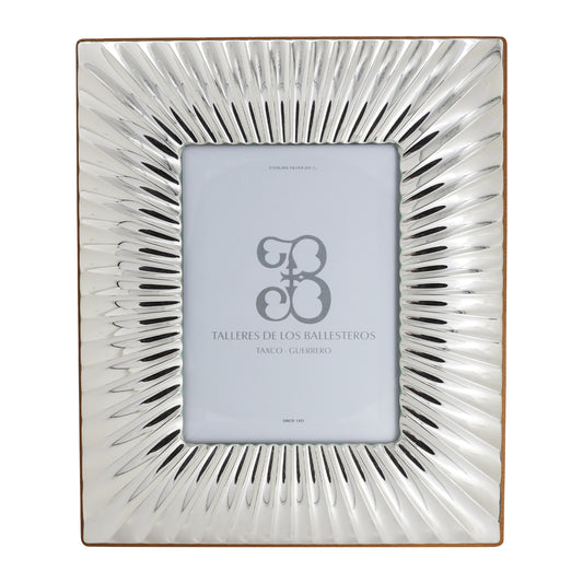 Marco en plata de ley con relieve