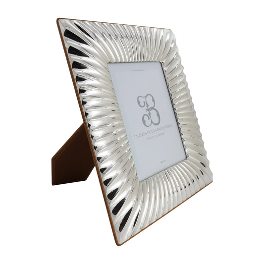 Marco en plata de ley con relieve