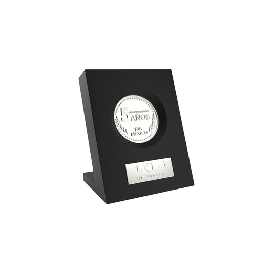 Moneda personalizada con exhibidor  (Imagen ilustrativa, no disponible para su venta)