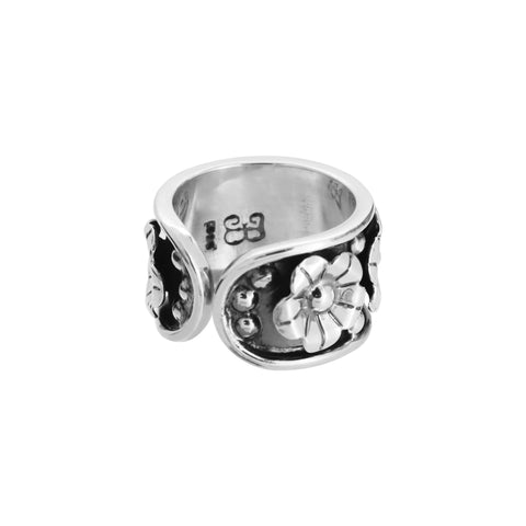 Anillo ajustable de flores con terminado vintage en plata