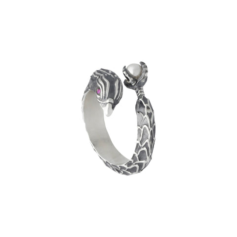 Anillo diseño de Águila plata .925 con perla y ojos de Rubí