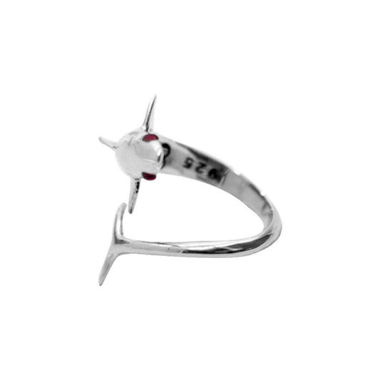 Anillo diseño de tiburón en plata de ley con piedra natural