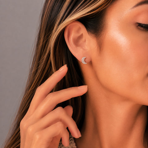 Aretes media luna en plata con baño de oro rosa 18K con zirconia