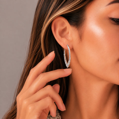 Aretes con diseño de contorno de hoja martillado en plata de ley
