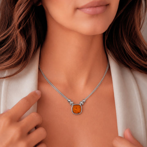 Collar doble hilo en plata de ley con cuadro piedra ámbar