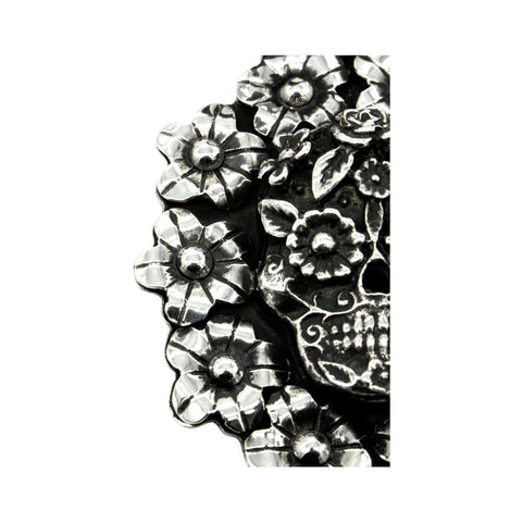Dije calavera con flores acabado oxidado plata .925