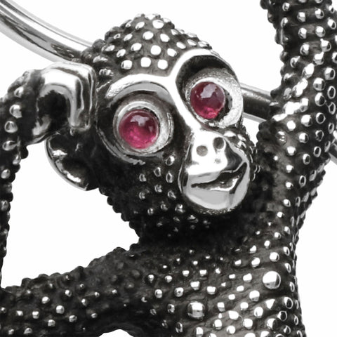 Dije diseño de Chango con ojos de Rubí