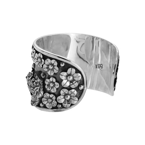 Brazalete con calaveras y flores acabado oxidado plata .925