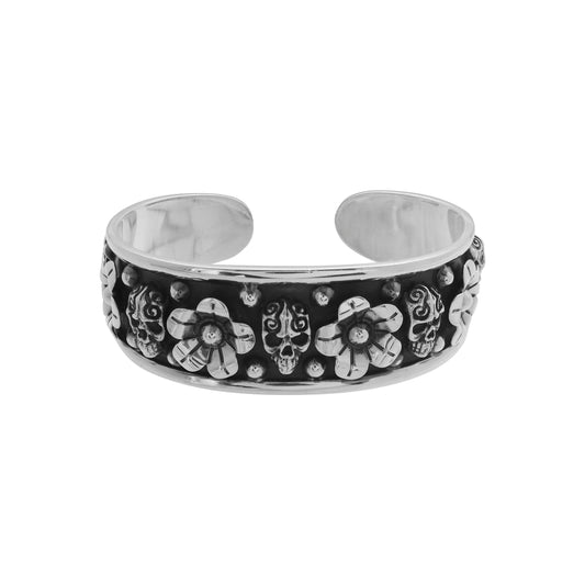 Brazalete ajustable con flores en acabado oxidado en plata