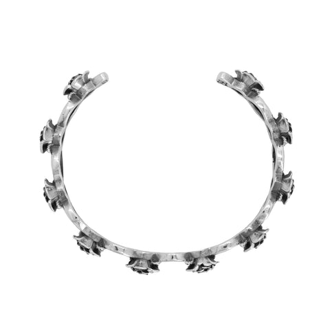 Brazalete de rosas con acabado oxidado en plata de ley
