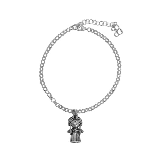 Pulsera con dije muñeca Lele en plata con acabado oxidado