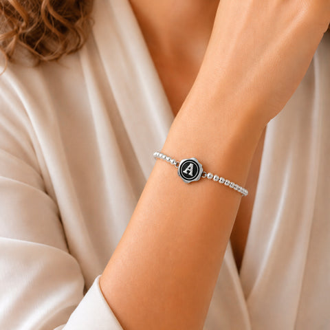 Pulsera inicial con terminado vintage en plata de ley