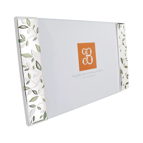 Marco diseño árbol hojas verdes en baño de plata horizontal